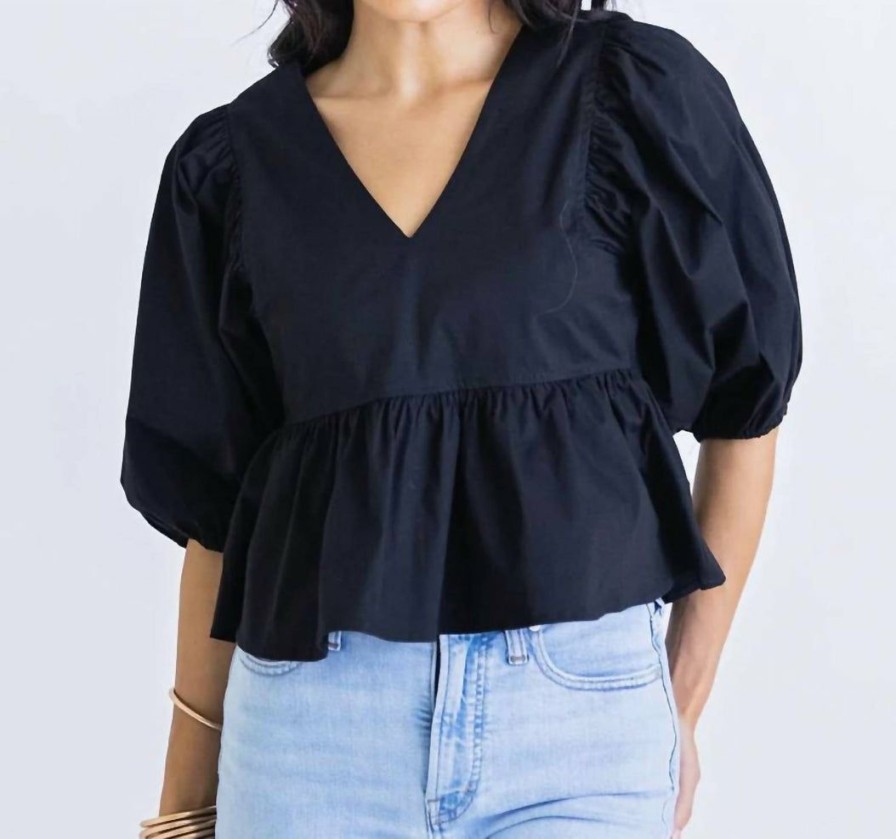 * | Karlie Women Solid V-Neck Poplin Top In Black