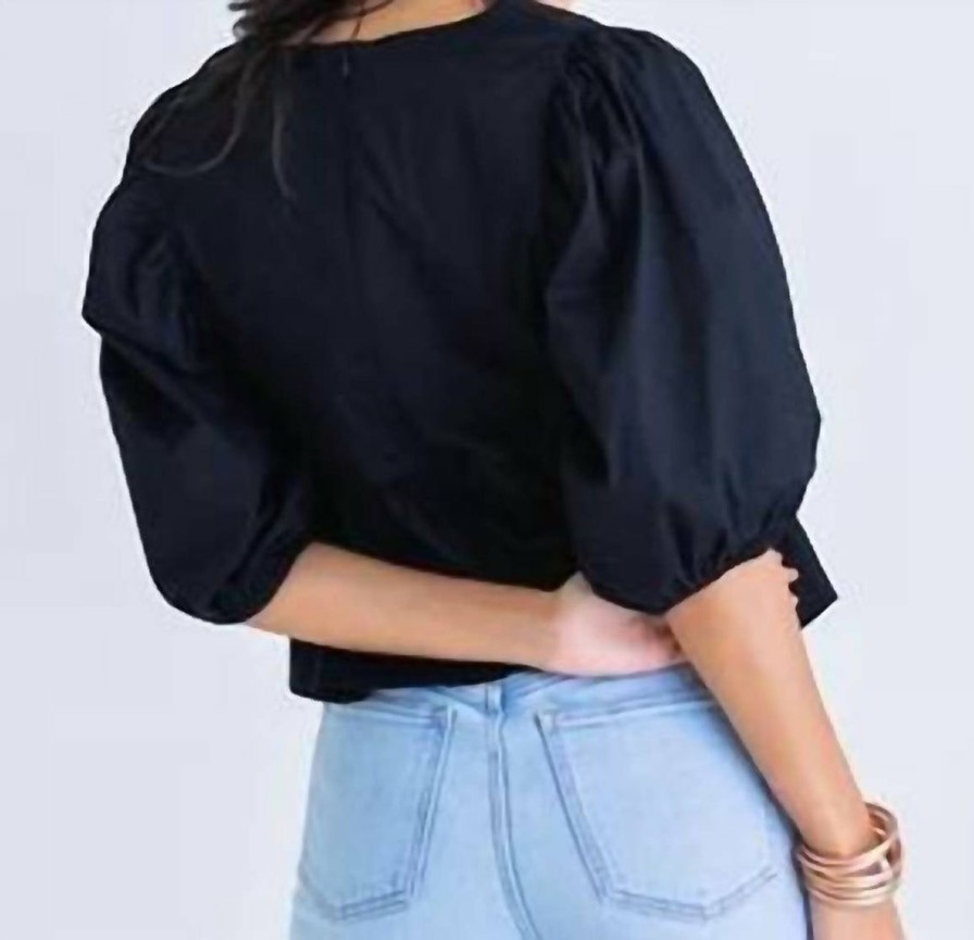 * | Karlie Women Solid V-Neck Poplin Top In Black